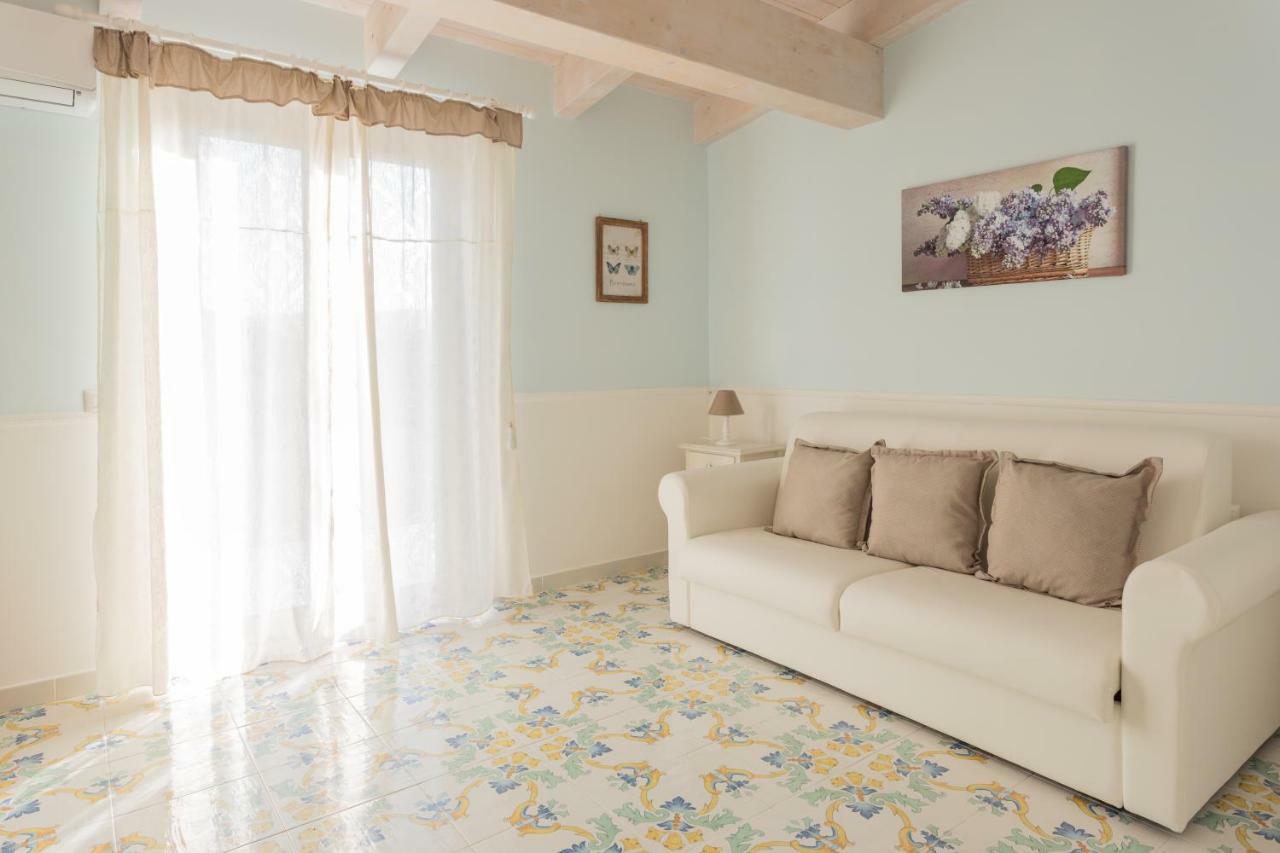 La Casetta In Villa Санта-Мария-ди-Кастеллабате Экстерьер фото
