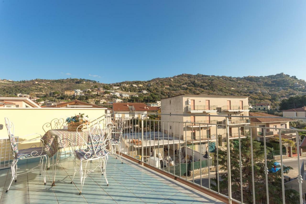La Casetta In Villa Санта-Мария-ди-Кастеллабате Экстерьер фото